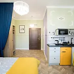 Petite Visite No.18A