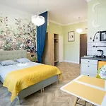 Petite Visite No.18A